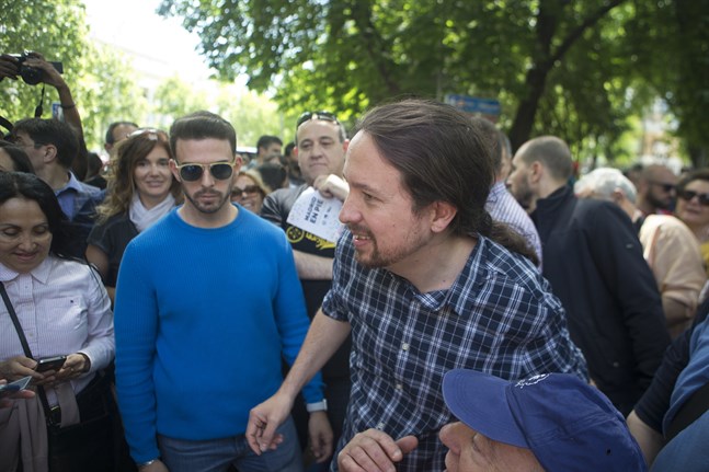 Podemos partiledare Pablo Iglesias sade under måndagens debatt i parlamentet att hans parti inte tänkte acceptera några "dekorativa" ministerposter i en Sánchezledd regering.
