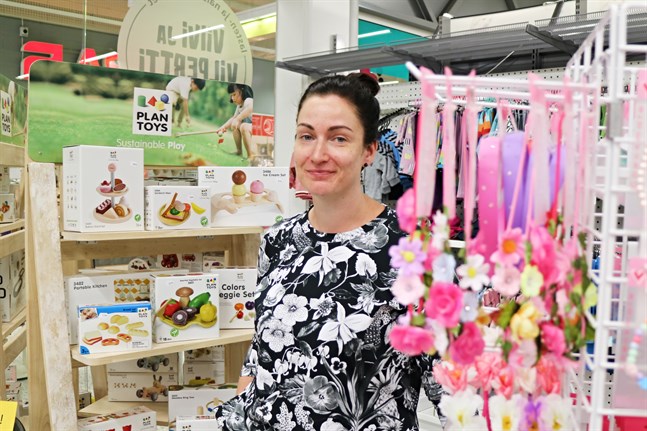 Barnklädesbutiken Viivi ja Vilpertti öppnade Elina Mäkelä för första gången i Kaustby 2015.