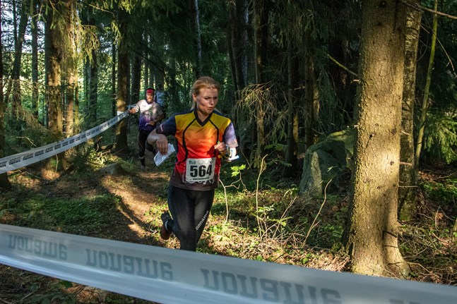 Vieda Lusa från Lettland tycker om den finländska terrängen och säger att hon njutit varje sekund av Kvarkenträffen hittills.