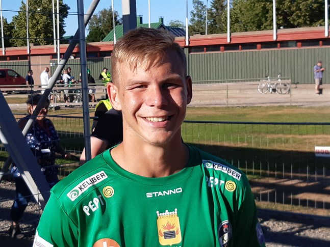 Adam Vidjeskog fortsätter i KPV.