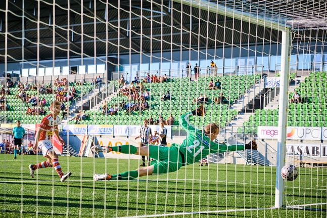 VPS-j Akatemias målvakt, Mika Kaarre, fick plocka bollen ur nätmaskorna åtta gånger mot GBK.