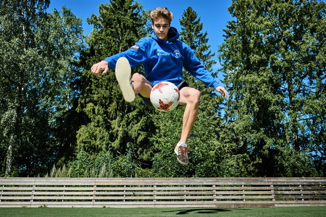 Daniel Kjellman är en av världens bästa fotbollsfreestylers.
