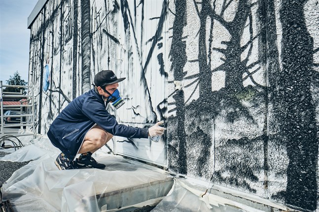 Detta är den största muralmålningen Jon Gredmark gjort hittills.