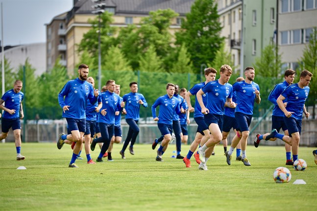 Fotbollslandslaget fortsätter jakten på en slutspelsplats i september. Då väntar Grekland och Italien på hemmaplan i EM-kvalet.