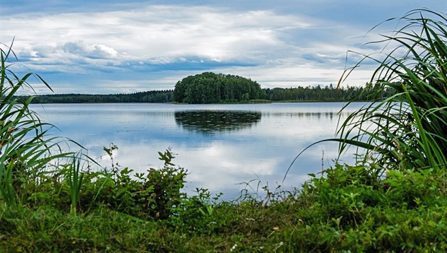 Fira midsommar tryggt, hälsar polisen.