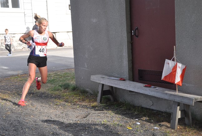 Alexandra Enlund i farten i FSOM i Kristinestad.