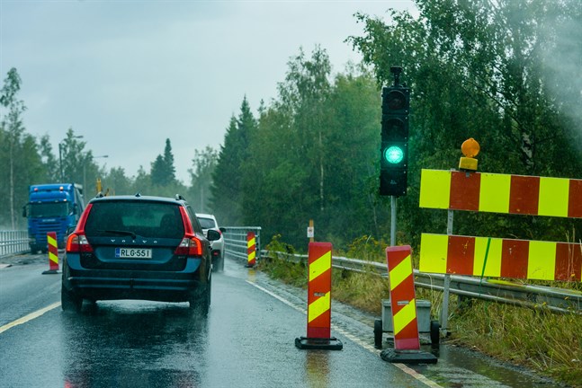 På bilden en brorenovering längs Riksåttan i Perho som genomfördes i fjol.