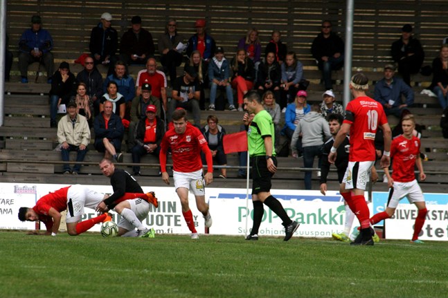 Sporting Kristina (i rött) går från klarhet till klarhet i division 3.
