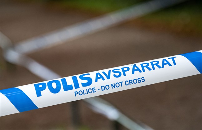 Polisen undersöker misstänkta bomber på Ekerö. Arkivbild.
