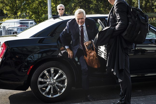 Statsminister Antti Rinne (SDP) anlände till Island på måndag.