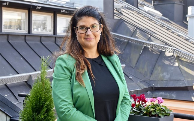 Fastighetsförbundets biträdande chefsjurist Kristel Pynnönen säger att regeringens planer på att slopa ränteavdraget kommer att göra det dyrare att ta bostadslån.
