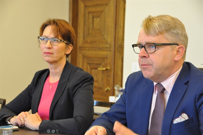 I helgen samlas de finländska kristdemokraterna till partimöte. På bilden partiordförande Sari Essayah och riksdagsledamot Peter Östman.