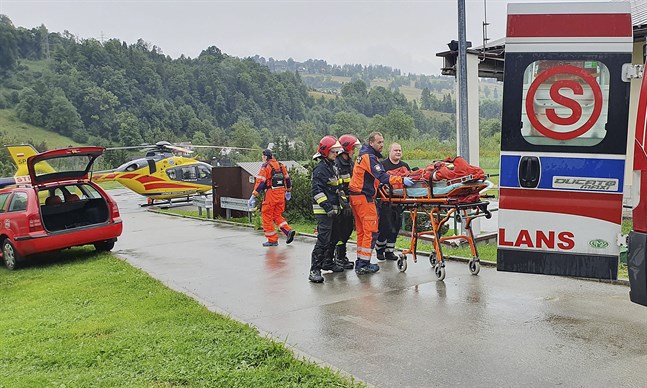 Flera personer har omkommit i ett blixtrande oväder i Tatrabergen.