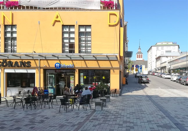 R-kiosken på Storgatan i Jakobstad stänger. Kirsi Käldström har drivit den sedan 2016.