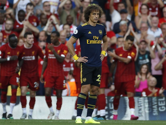 David Luiz deppar efter Liverpools 3–0-mål.