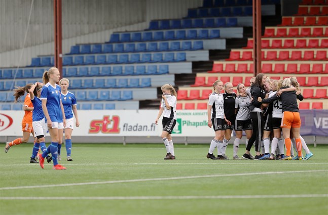 Det var slutligen JyPK som fick jubla efter att domaren blåst av matchen.
