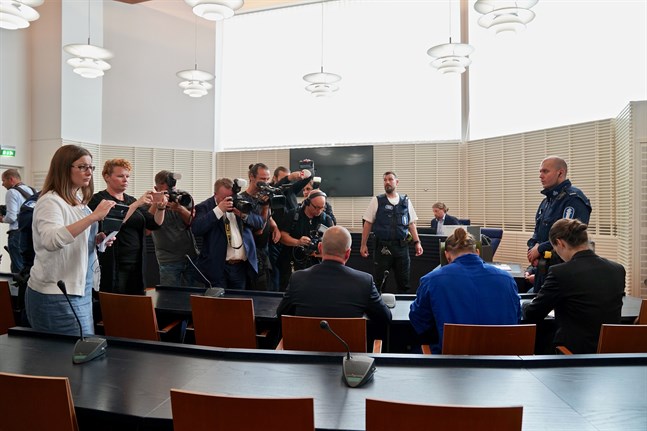 Bröderna har hållits isär sedan de blev gripna. Polisen vill inte att de ska kunna snacka ihop sig om händelserna.