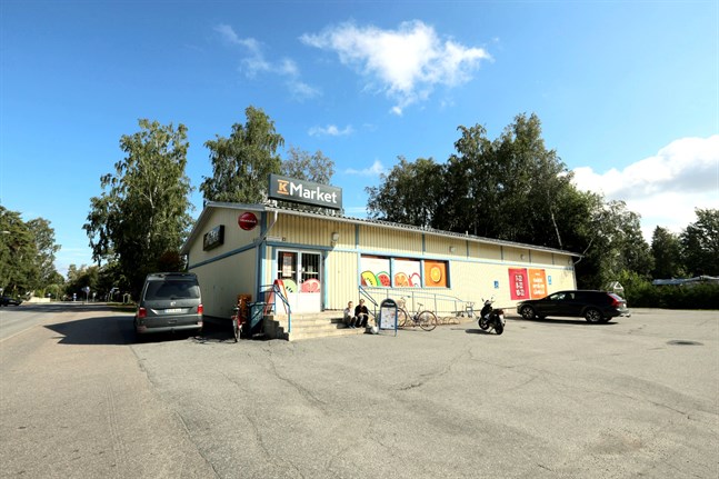 K-market på Kungsvägen i Roparnäs.