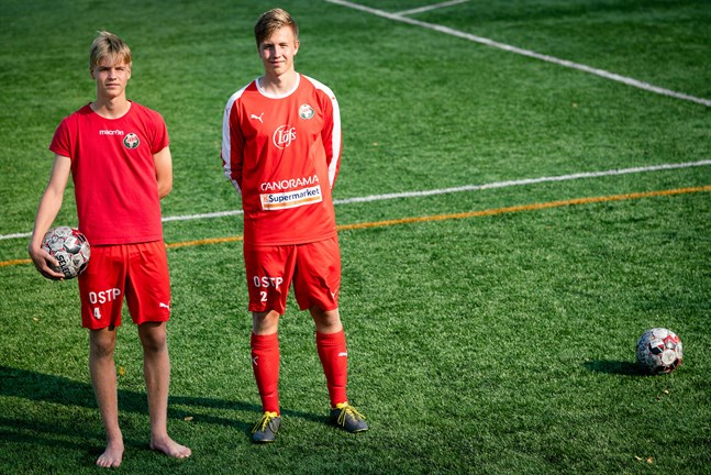 Simon Uusitalo (till vänster) flyttar från Jaro till Sundsvall, medan storebror Samuel Uusitalo nu testar med KPV.