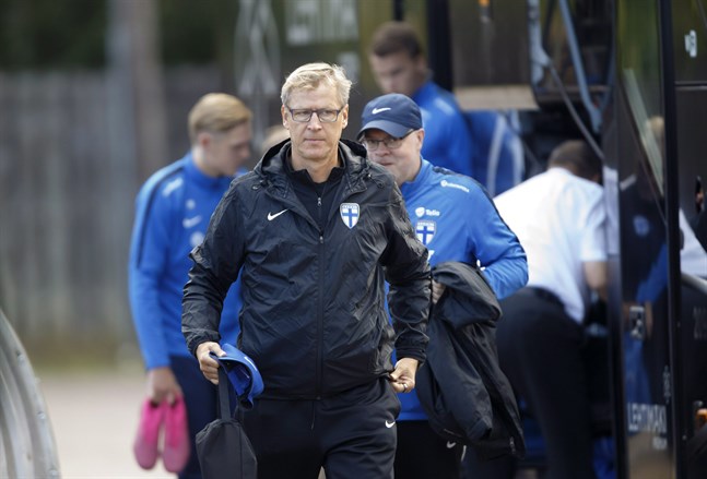 Finlands förbundskapten Markku Kanerva vill inte gå händelserna i förväg. Landslagets läge i EM-kvalet är utmärkt, men hälften av matcherna återstår.