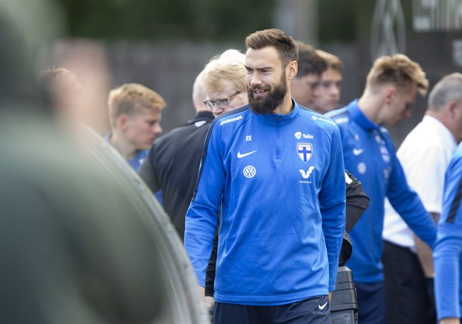 Tim Sparv tvingas titta på från sidan när Finland möter Italien.