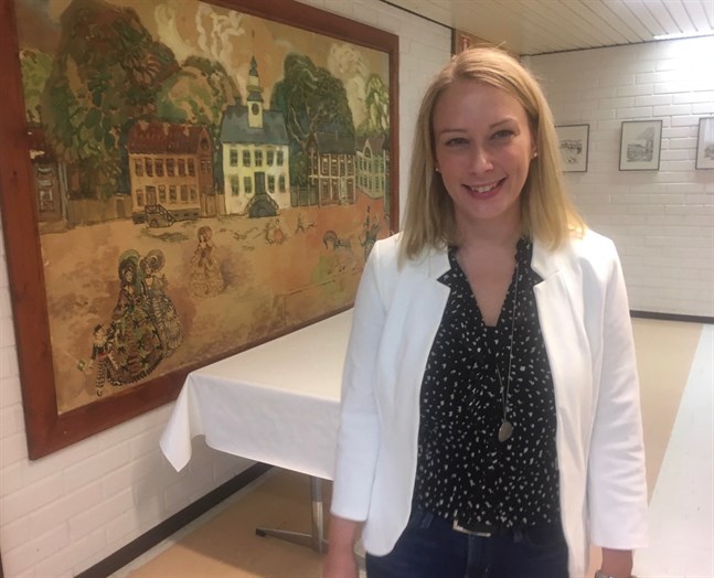 Det är en glad Anna Kotka-Bystedt som vandrar i förvaltningens korridorer dagen efter hon valdes till ny förvaltningschef.