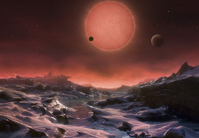 Främmande världar. Hur det ser ut på de tusentals exoplaneter som upptäckts de senaste åren är det ingen som vet. Nu har forskarna upptäckt att en av dem, K2-18 b, har atmosfär bestående av vattenånga, vilket av många anses vara en förutsättning för att liv ska kunna existera.