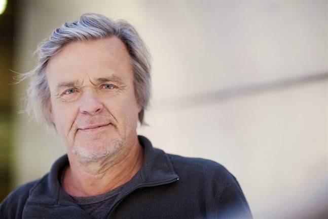 Filmskaparen Matti Ijäs besöker Karleby i helgen. Hans klassiker "Katsastus" visas som utomhusbio.