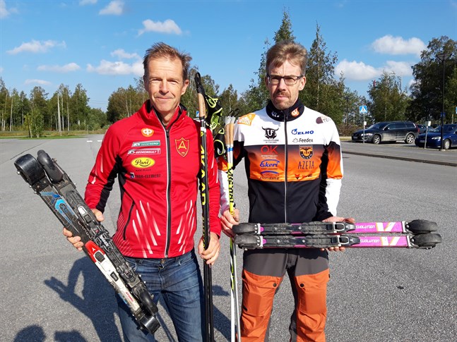 Det är rullskidor det handlar om i Gold Coast Ski Marathon på lördag i Bennäs. Det är också en utrustning som Stefan Storvall och tävlingsledaren Tage Ray är vana att handskas med, men i vanliga fall sitter de förstås på fötterna.