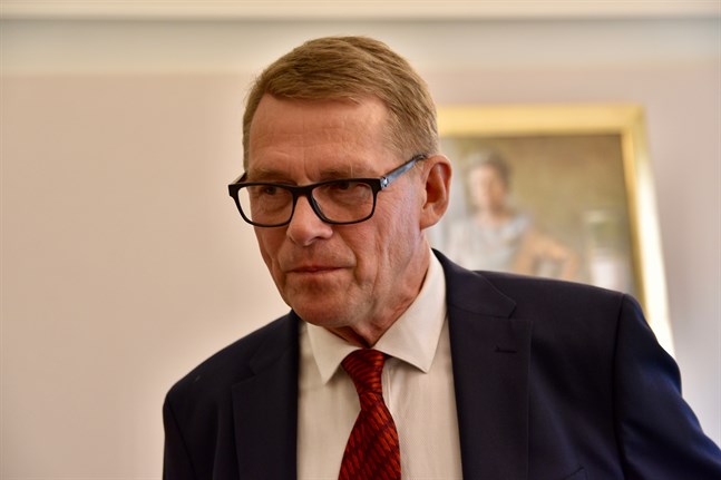 Riksdagens talman Matti Vanhanen (C) är sjukskriven.