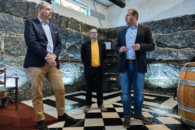 Christian Beckman från Odyssey Hotel Grouo, Mikael Snellman från YIT och Max Jansson från Visit Vasa.
