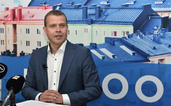 Samlingspartiets riksdagsgrupp kräver svar om regeringens planer för att säkra äldrevården.