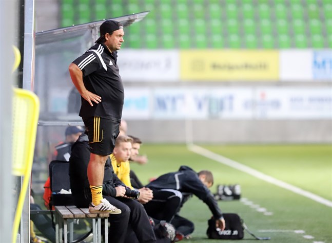 Jan-Christian Westermarks FC Kiisto var oslagbara i division 3 i fjol. I år är svårighetsgraden klart högre i division 2 – på tre matcher har laget gjort endast två mål och inte vunnit en enda.