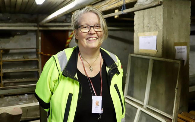 Tillbyggnaden på Carlsro var en del av byggnadens historia och man kunde ha väntat med att riva den, säger byggnadsforskare Outi Orhanen.