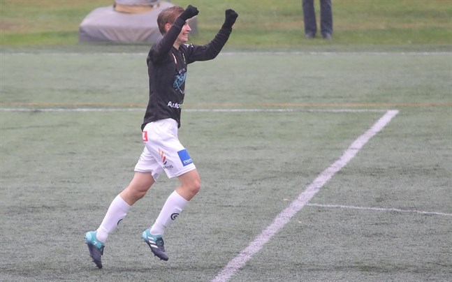 Juuso Öst, här i JBK:s tröja, gjorde två mål för Jaro/u23.