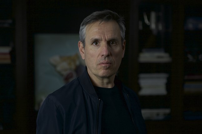 Anders Engström bor i Sverige, men hans arbete för honom ofta till andra länder. Just nu befinner han sig i Kanada, där han arbetar med en tv-serie för Disney plus.