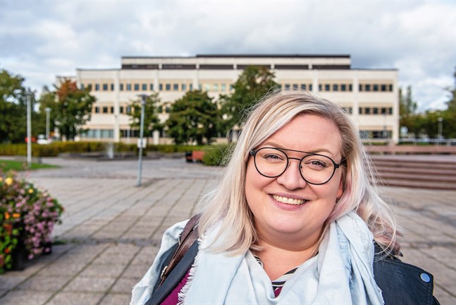 Fullmäktigeordförande Tiina Isotalus tror att Karleby får sin ekonomi under kontroll.