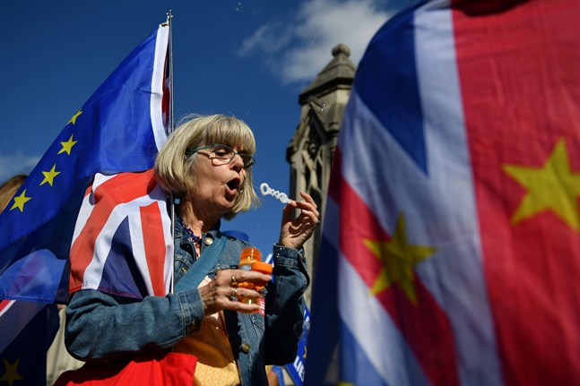 Demonstranter i London protesterade förra veckan mot den brittiska regeringens avsikter att lämna Europeiska unionen. Enligt Danske Banks enkät tror de nordiska storbolagen inte på brexit i oktober.