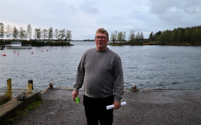 Tom Blom är en av dem som berörs av fiskehamnens framtid.