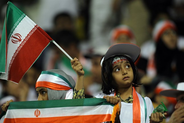 Iran har lovat att kvinnor ska få gå och se landets VM-kvalmatch mot Kambodja i oktober.