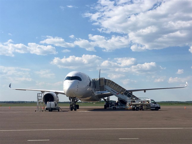 Ett av Finnairs flygplan i Dublin försenades på grund av kraftig rökbildning som förorsakades av ett tekniskt fel i luftkonditioneringen.
