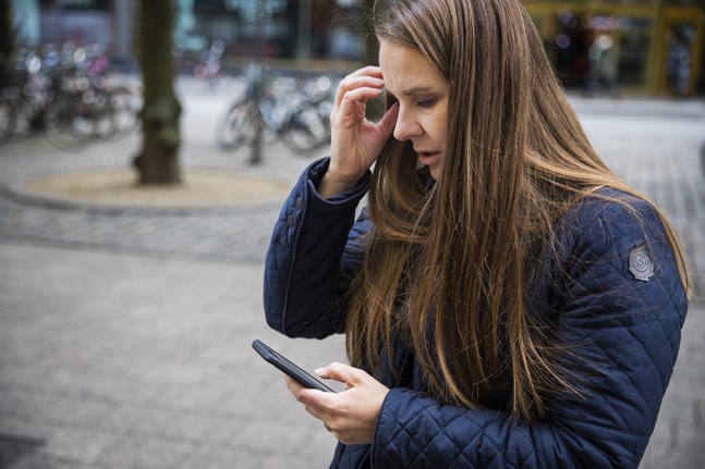 Måndagen var en väntan på besked om tisdagens semesterresa skulle bli av eller ej. Vid 15-tiden fick Henna Hertsbacka ett textmeddelande från Tjäreborg, men inget besked.