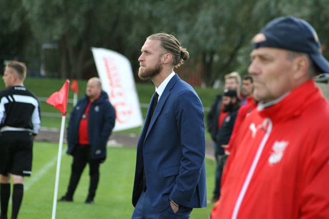 Tränaren Matt Poland ville satsa på att göra en dokumentärserie för att ge folk en inblick i hur livet i en lokal fotbollsklubb ser ut.