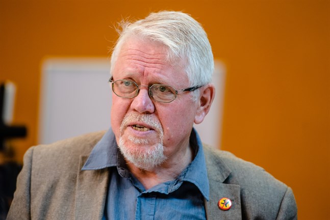 Jakobstadsbördige författaren Lars Sund har beviljats konstnärspension.
