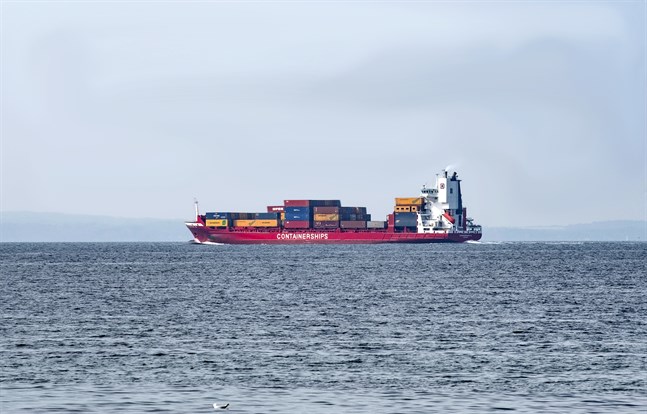 Finländare börjar tröttna på att beställa saker från nätbutiker som ligger på andra sidan jordklotet, enligt Postnords undersökning.