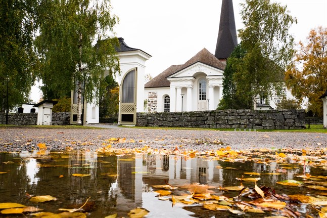 Sänkningstrycket på 0,15 procentenheter för Pedersöre och 0,05 procentenheter för Jakobstad gillades inte av gemensamma kyrkofullmäktige som oroar sig för ekonomin.