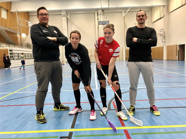 Hans-Henrik Nordström, till vänster, tränar. Linda Dahlmars är rutinerad medan Emmie Dahlgren debuterar. Och Kim Hammarberg är en till av Saragozadamernas tränare denna säsong.