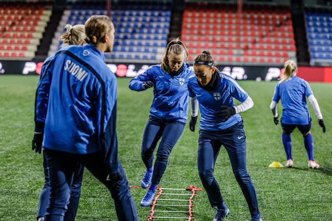 Efter gårdagens matchförberedande träning tog förbundskaptenen Anna Signeul ut kvällens startelva mot Albanien.