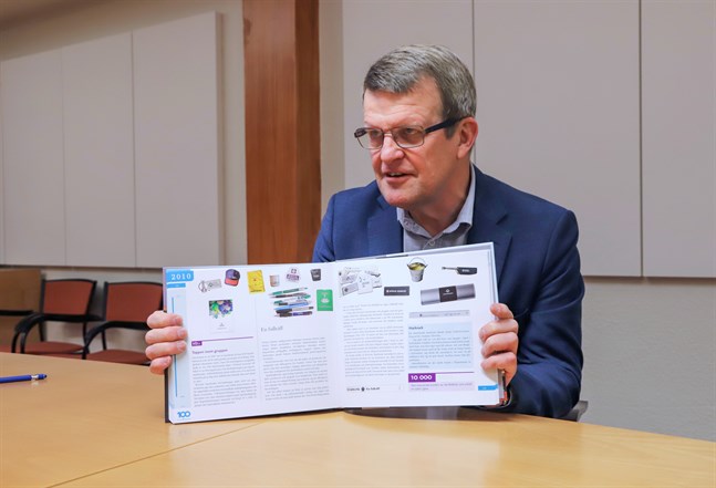 Kjell Herberts har gjort en djupdykning i banken historia. Ett av uppslagen handlar om alla reklamprylar som funnits med under åren.