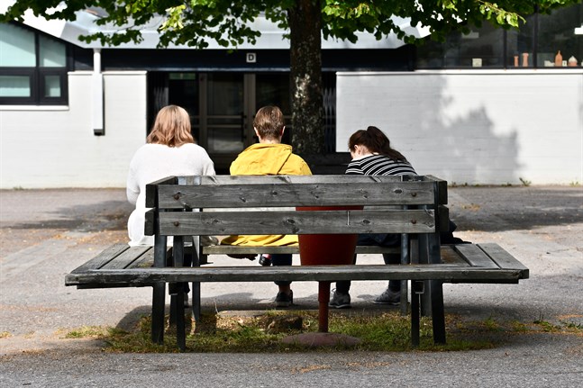 Regeringen har planerat att öka på antalet så kallade nybörjarplatser vid högskolorna. Undervisnings- och kulturministeriet har föreslagit att antalet platser ökas med minst 5 000.